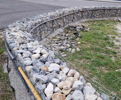 an arch from a gabion 11