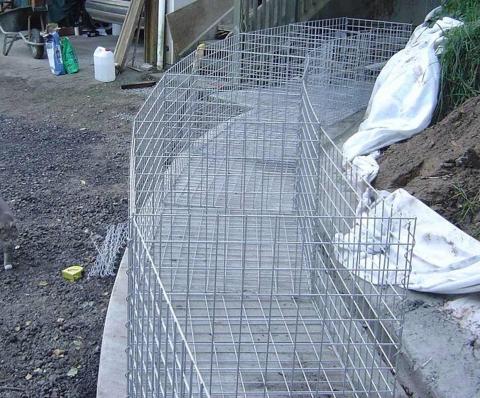 an arch from a gabion 10